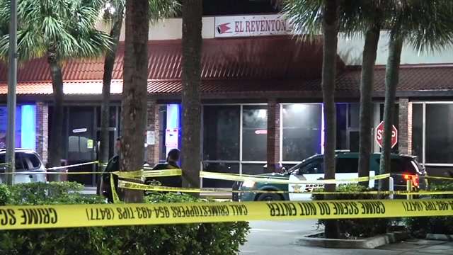 Man stabbed at Deerfield Beach shopping plaza recovering in hospital - WSVN 7News | Miami News, Weather, Sports - Vimarsana News