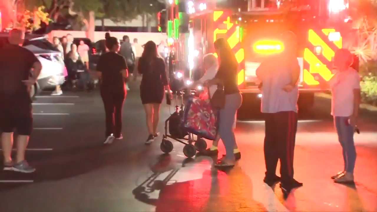 Blazing fire forces residents to evacuate NEMD apartment complex - WSVN 7News | Miami News, Weather, Sports - Vimarsana News
