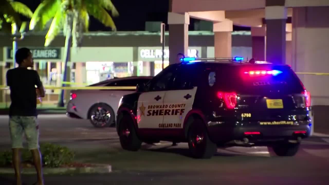 1 dead in shooting at Lauderdale Lakes strip mall WSVN 7News Miami