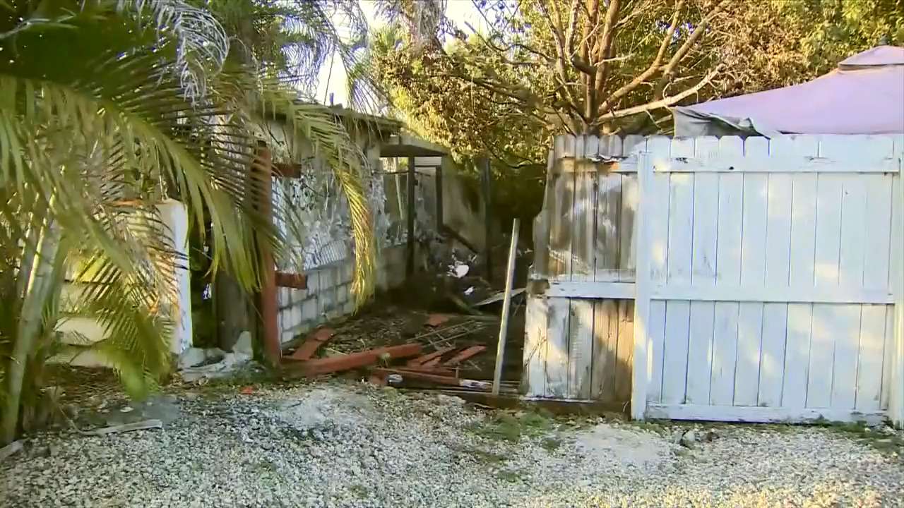 Fire erupts in SW Miami-Dade after downed power line sparks blaze ...