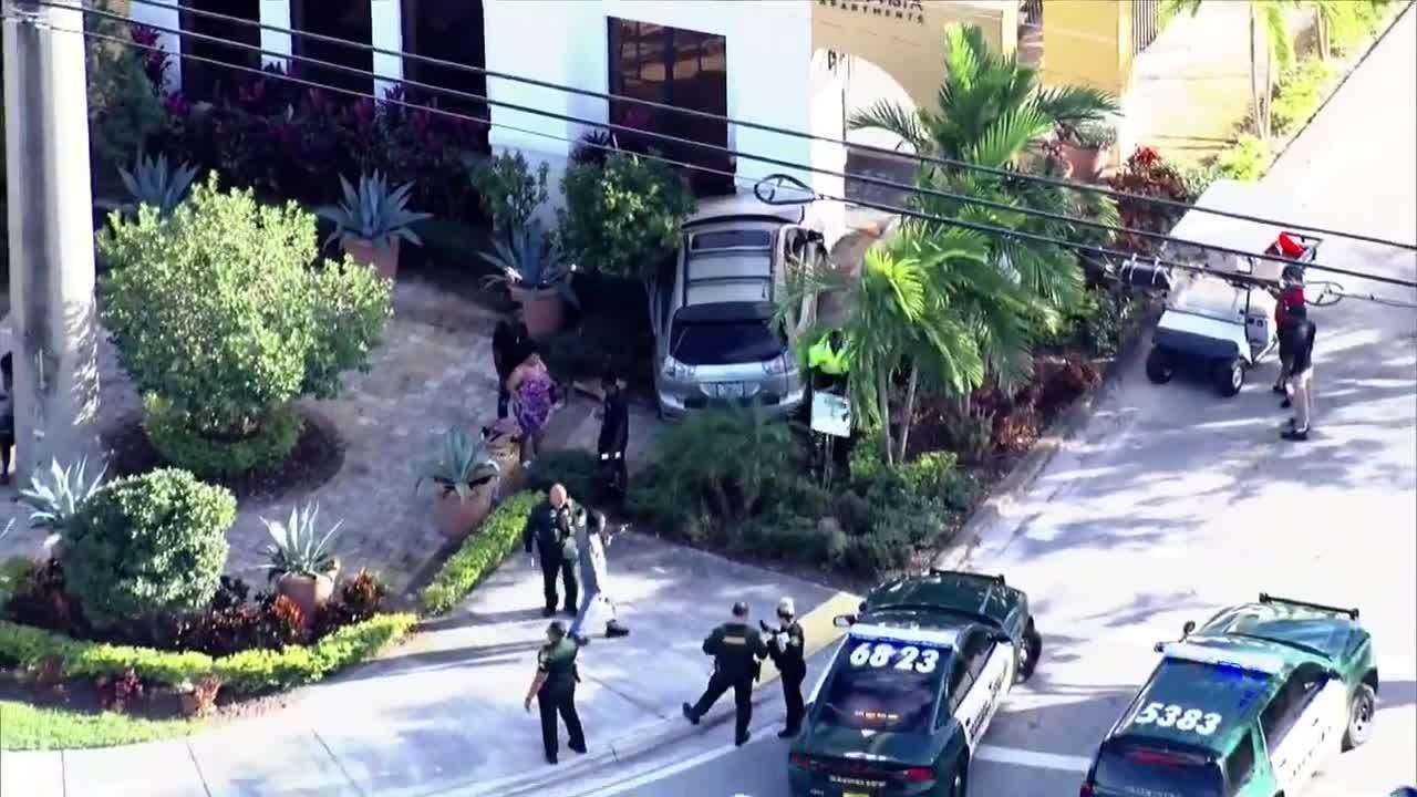 Car crashes into building in Lauderdale Lakes; no injuries reported ...