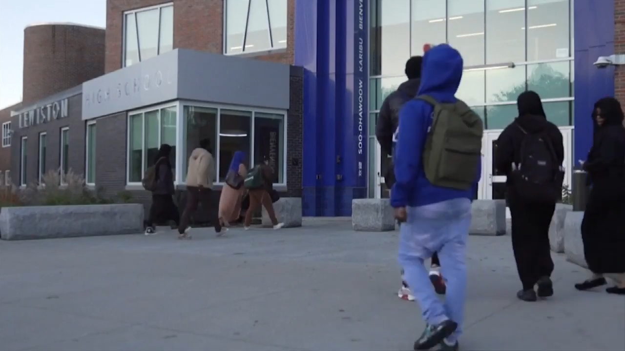 Children return to school and trick-or-treat as Maine community starts to heal from mass shooting - WSVN 7News | Miami News, Weather, Sports - Vimarsana News