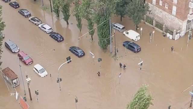 Lake Como bursts its banks as violent storm pounds Northern Italy - WSVN 7News | Miami News, Weather, Sports - Vimarsana News