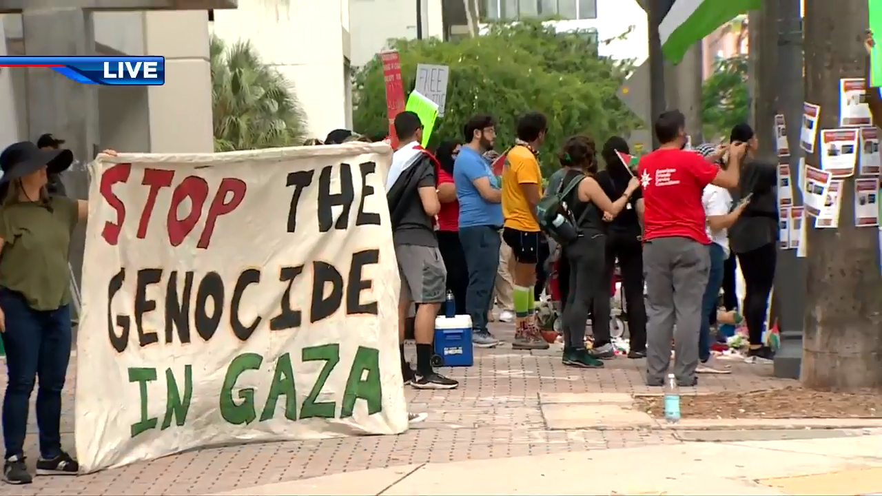 Protesters call for cease-fire in Fort Lauderdale, demand Congress halt funding for Israel-Hamas war - WSVN 7News | Miami News, Weather, Sports - Vimarsana News