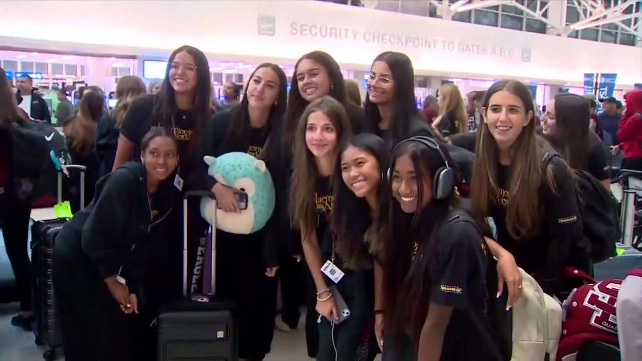 Marjory Stoneman Douglas marching band en route to Macy's Thanksgiving Day Parade - WSVN 7News | Miami News, Weather, Sports - Vimarsana News