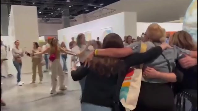 Pro-Israel flash mob at Miami Beach Convention Center, exhibit in front of Fillmore Miami Beach held during Art Basel – WSVN 7News | Miami News, Weather, Sports
