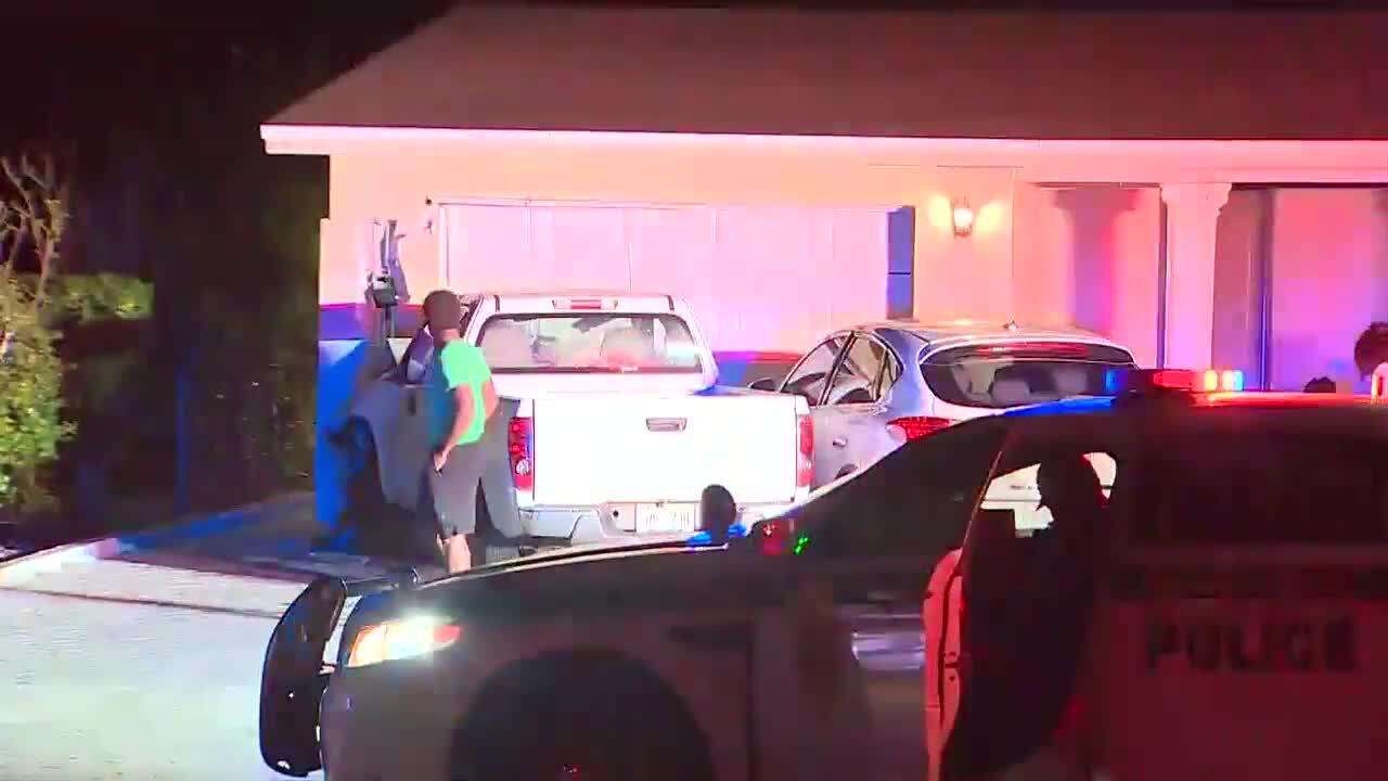 Car collides with home in NE Miami-Dade - WSVN 7News | Miami News ...