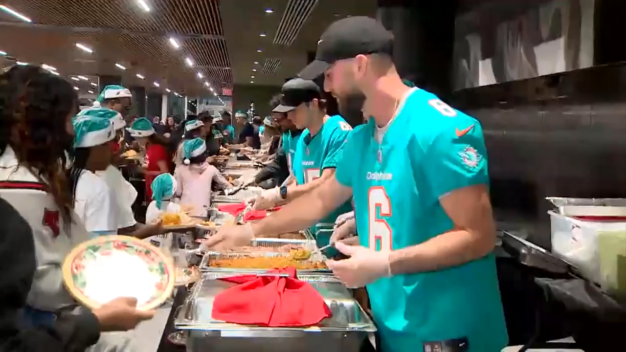 Miami Dolphins distribute holiday cheer at Joe DiMaggio Children’s Healthcare facility and Tough Rock Stadium – WSVN 7Information | Miami News, Weather conditions, Sports activities | Fort Lauderdale