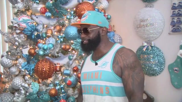 Dolphins fan provides jointly crew spirit and holiday getaway spirit with distinctive Christmas tree in Pembroke Pines – WSVN 7News | Miami Information, Temperature, Sporting activities | Fort Lauderdale