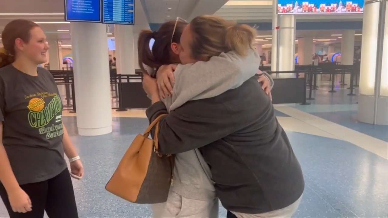 U.S. Navy sailor's holiday reunion in Jacksonville - WSVN 7News | Miami News, Weather, Sports - Vimarsana News