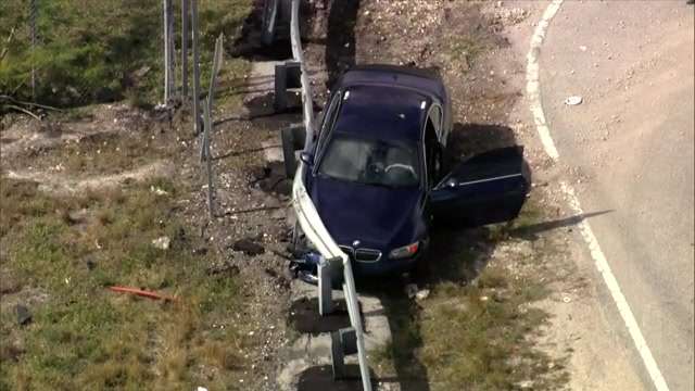 Crash and dash: 3 arrested after stolen BMW crashes into guardrail in Pembroke Pines - WSVN 7News | Miami News, Weather, Sports - Vimarsana News