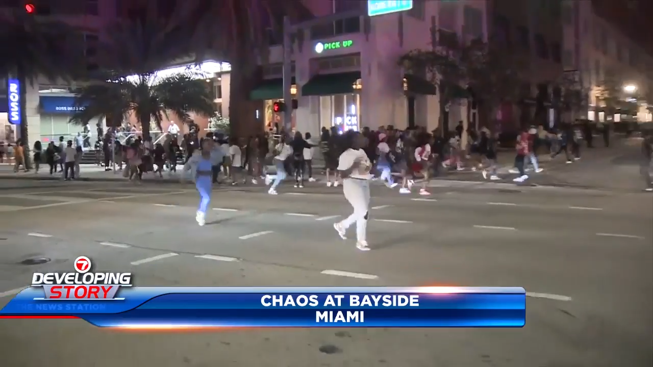 Miami Police rush to Bayside after crowd of unruly teens set off chaos