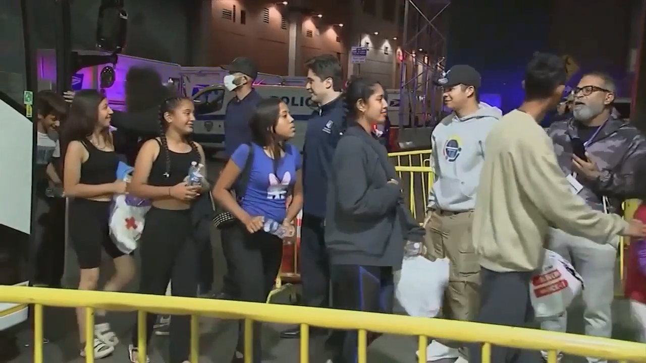 NJ mayor says buses of migrants bound for NY are being dropped off at NJ train stations - WSVN 7News | Miami News, Weather, Sports - Vimarsana News