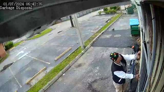 Video shows man on bike breaking into North Miami restaurant, stealing ...