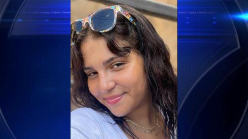 Police searching for 15-year-old girl reported missing from Naranja ...