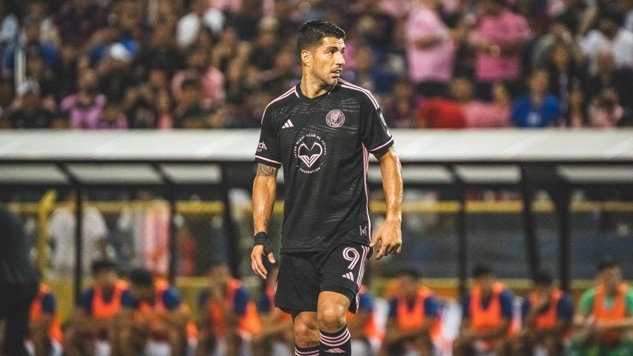 Luis Suarez signs to stay with Messi and Inter Miami for 2025 season
