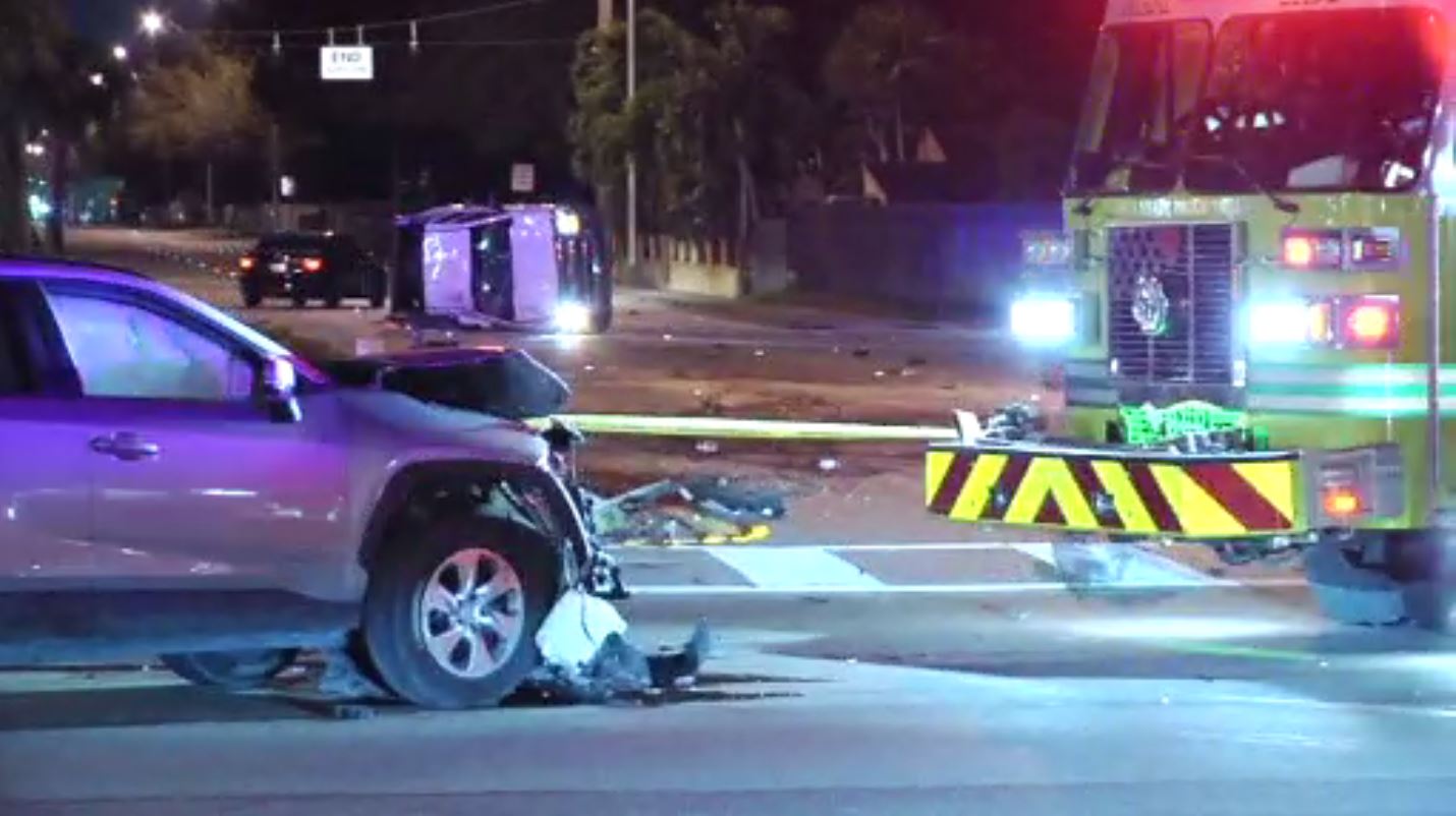 Police search for pickup truck driver who fled crash scene in NW Miami-Dade’s West Little River – WSVN 7News | Miami News, Weather, Sports