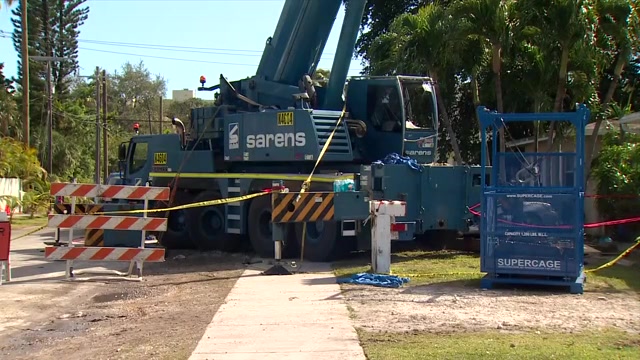 Crews disassemble, remove crane that collapsed in NE Miami-Dade neighborhood – WSVN 7News | Miami News, Weather, Sports
