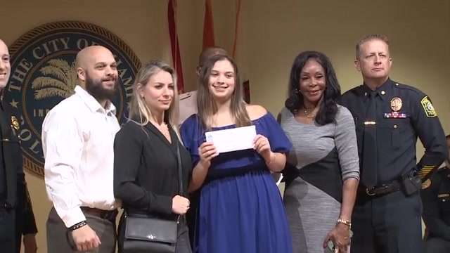 Doing the right thing: Miami Police honor 10 local students for courageous actions - WSVN 7News | Miami News, Weather, Sports - Vimarsana News