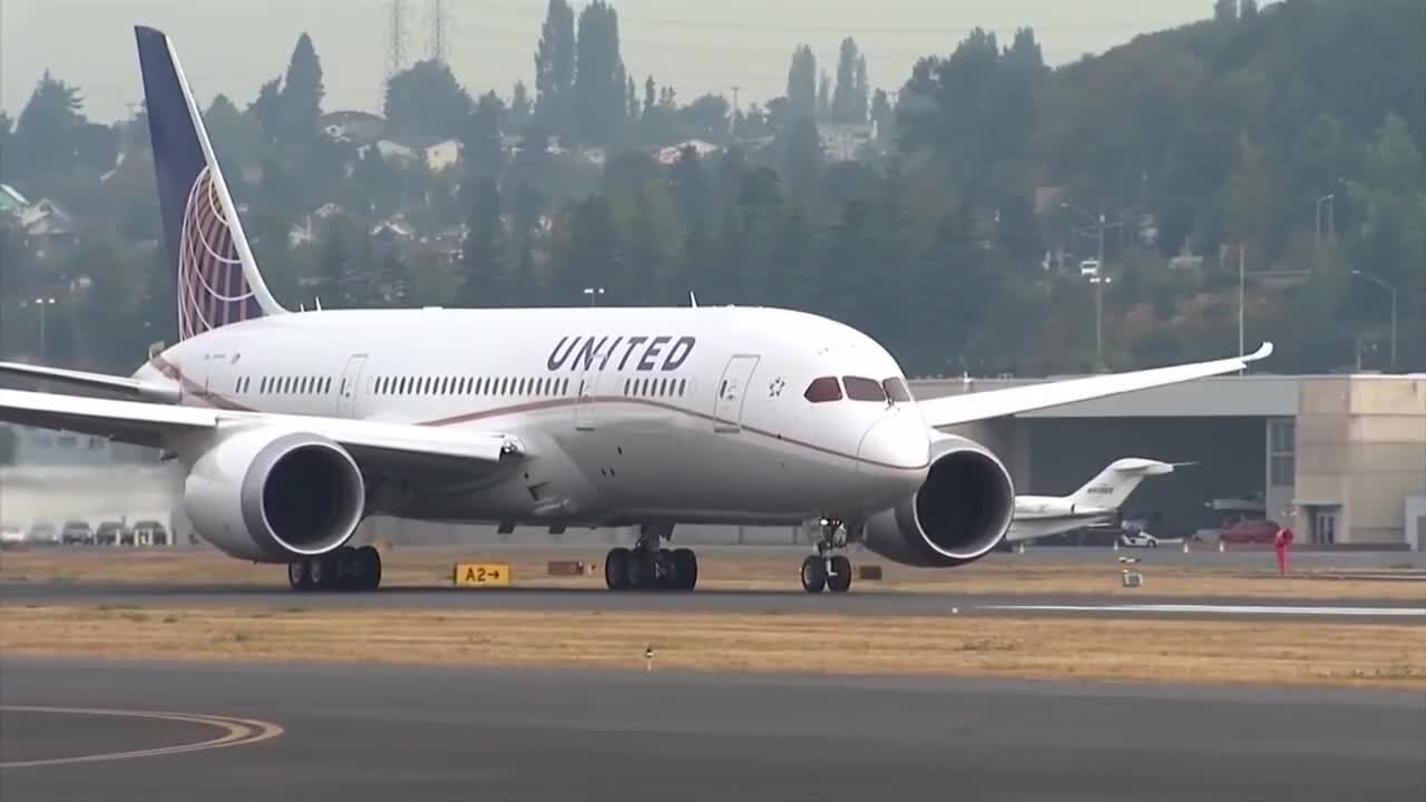 United to resume non stop service - 240222 United Airlines Plane 