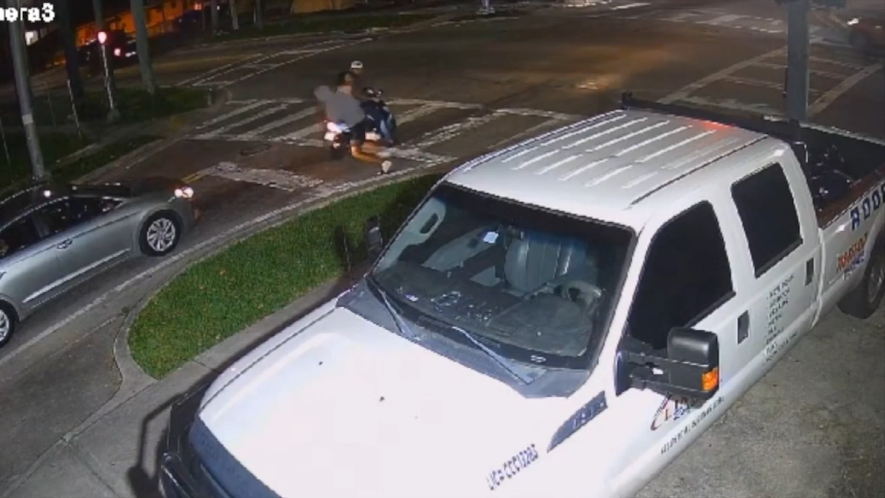 Police search for subject captured on surveillance video stealing purse ...