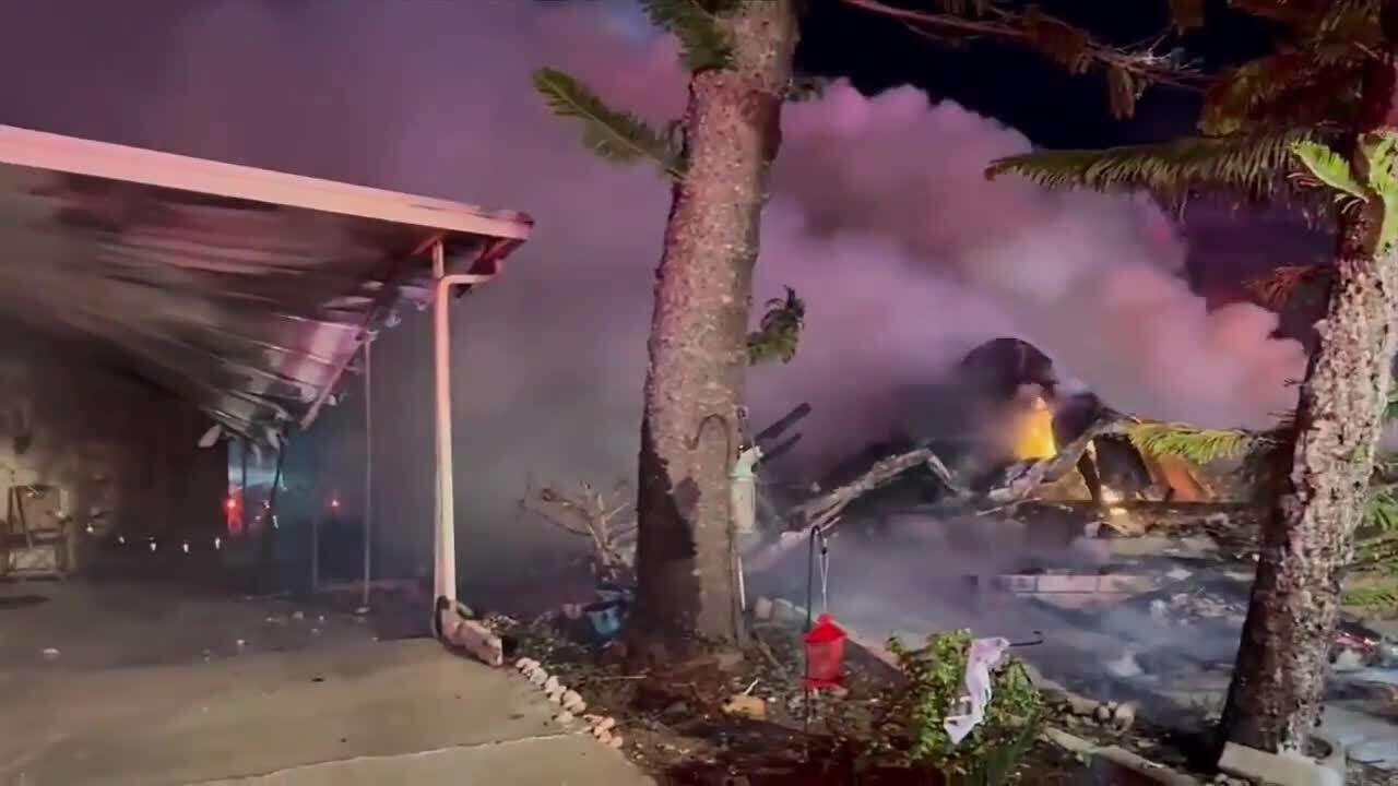 3 killed in fiery small-plane crash at mobile home park in Clearwater ...