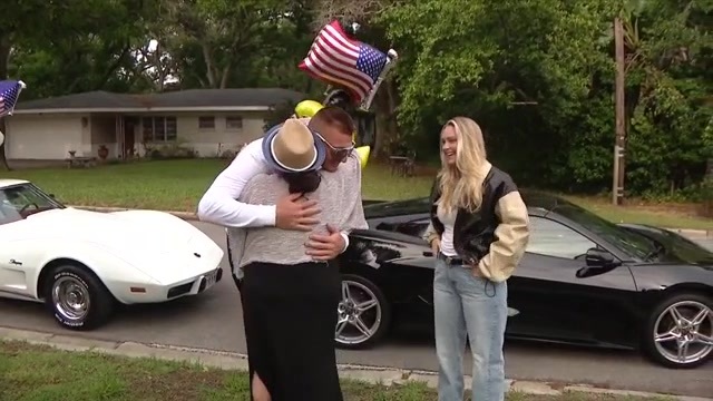 A Tampa navy vet built a donation for ALS awareness. Then Rob Gronkowski showed up with 2 Corvettes – WSVN 7Information | Miami News, Temperature, Sports | Fort Lauderdale