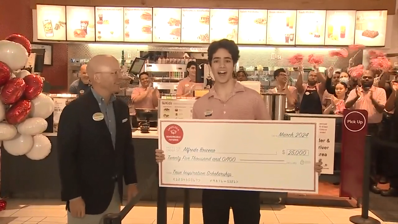 Chick-Fil-A worker in SW Miami-Dade receives K scholarship – WSVN 7News | Miami News, Weather, Sports