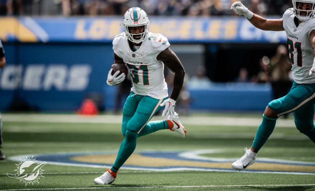 Raheem Mostert and Dolphins concur to new deal that keeps him in Miami by means of 2025 – WSVN 7News | Miami Information, Weather conditions, Athletics | Fort Lauderdale