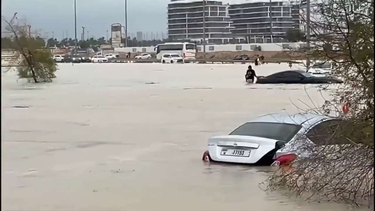 3 dead amid heavy flooding caused by record rain in the UAE WSVN