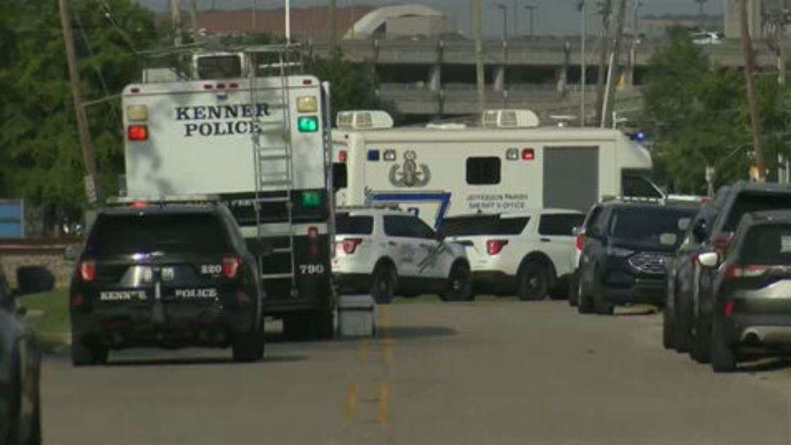 3 Louisiana officers wounded by gunfire in standoff with shooting suspect, police say - WSVN 7News | Miami News, Weather, Sports - Vimarsana News
