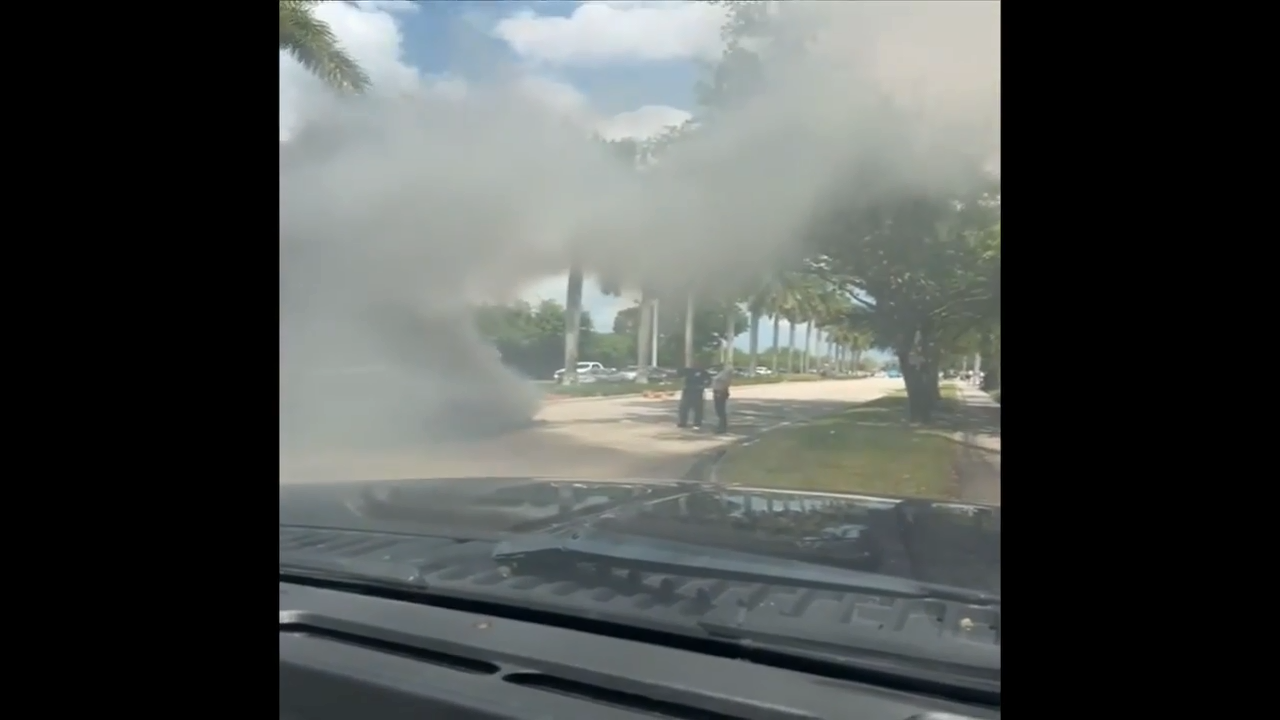 Off-duty Miami Beach firefighter helps extinguish blaze after car in front of him erupts in flames - WSVN 7News | Miami News, Weather, Sports - Vimarsana News