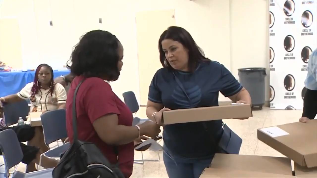 Miami-Dade residents receive laptops from AT&T, Compudopt to bridge digital divide – WSVN 7News | Miami News, Weather, Sports