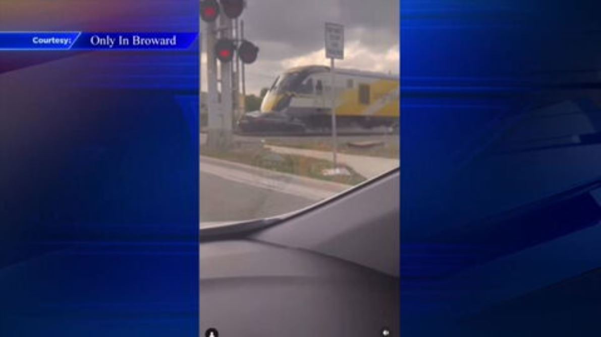 Brightline train hits car stuck on tracks at Hollywood crossing – WSVN 7News | Miami News, Weather, Sports | Fort Lauderdale