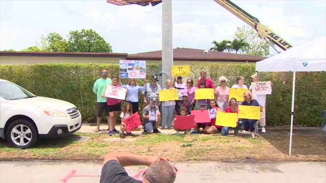 SW Miami-Dade residents protest 5G cellphone towers, citing potential health risks