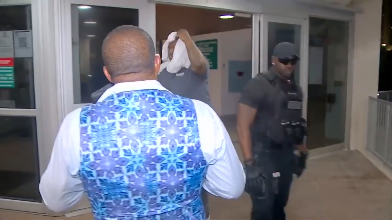Singer Sean Kingston bonds out of Broward jail after being charged with