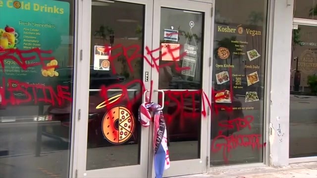 ‘We won’t allow it’: Vandal spray-paints ‘Free Palestine,’ tears down US-Israel flag at downtown Miami bagel shop – WSVN 7News | Miami News, Weather, Sports