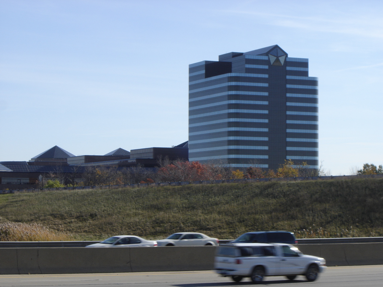 Chrysler recalls more than 211,000 SUVs and pickup trucks due to software malfunction