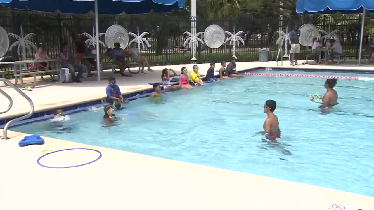 Miami-Dade aims to break world record for largest swimming lesson in effort to teach water safety and drowning prevention – WSVN 7News | Miami News, Weather, Sports