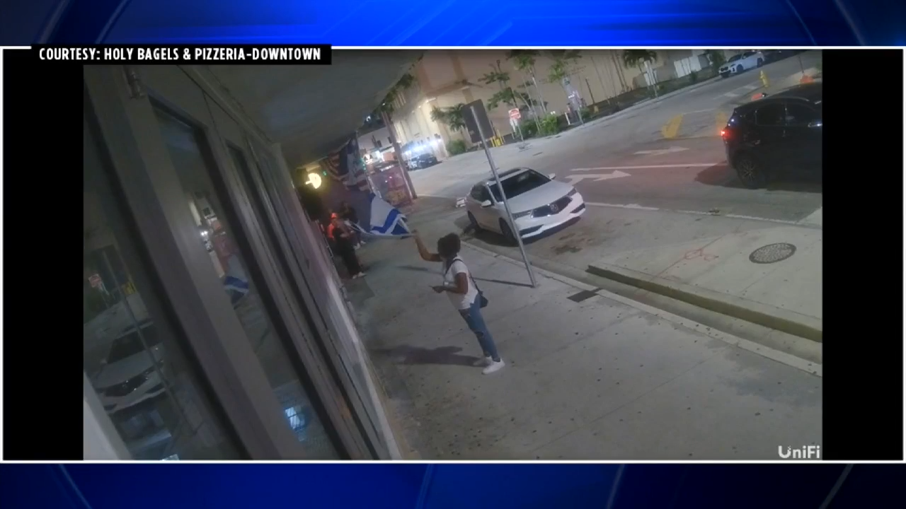 Israeli flag torn down outside Miami bagel shop; owner says vandals have targeted his shops 4 times in nearly 8 months – WSVN 7News | Miami News, Weather, Sports