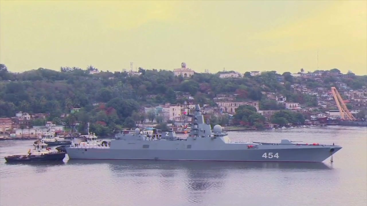 US submarine pulls into Guantanamo Bay a day after Russian warships