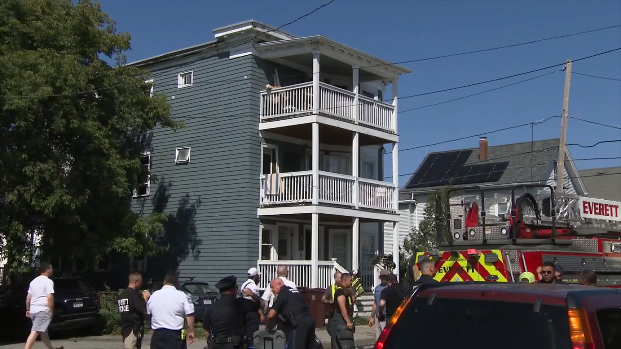 Good Samaritans saves 3-year-old girl trapped inside burning home in ...