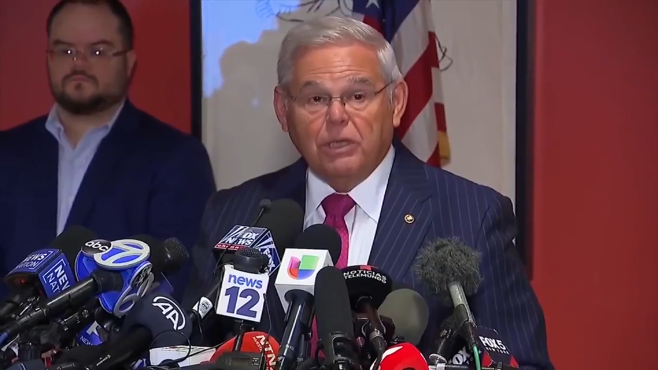 Disgraced former Sen. Bob Menendez arrives at prison to begin serving his 11-year bribery sentence - | Miami News, Weather, Sports | Fort Lauderdale