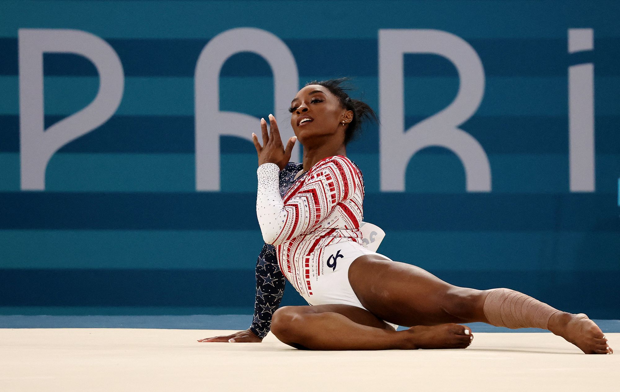 Olympic moment of the day: Simone Biles, alone on the floor, completes an incredible comeback – WSVN 7News | Miami News, Weather, Sports | Fort Lauderdale