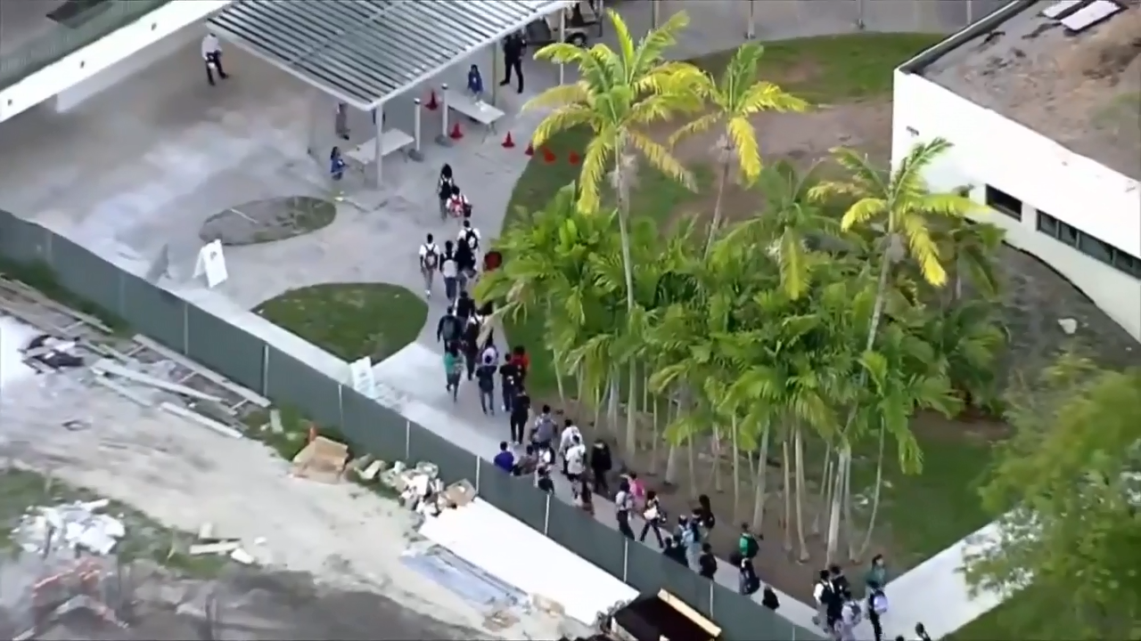 New metal detectors delay students’ first day of school in Broward ...