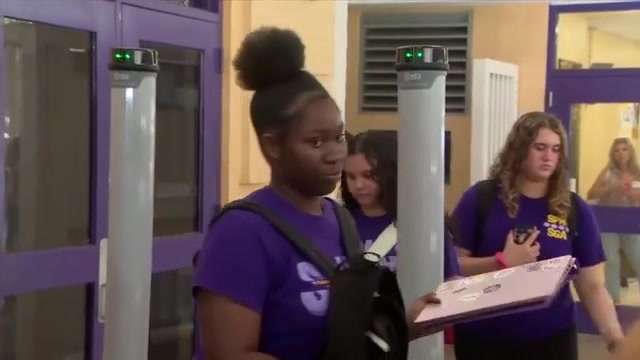Broward students brace for metal detector waits, ‘no phone zones’ as ...