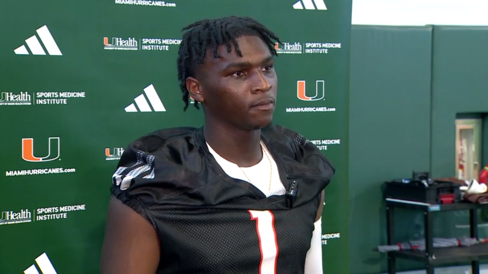 Cam Ward throws for 385 yards and 3 TDs as No. 19 Miami dominates