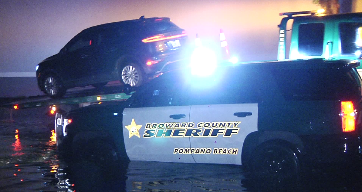 BSO pursuit involving stolen SUV ends with bailout in Hollywood; 2 arrested - WSVN 7News | Miami News, Weather, Sports