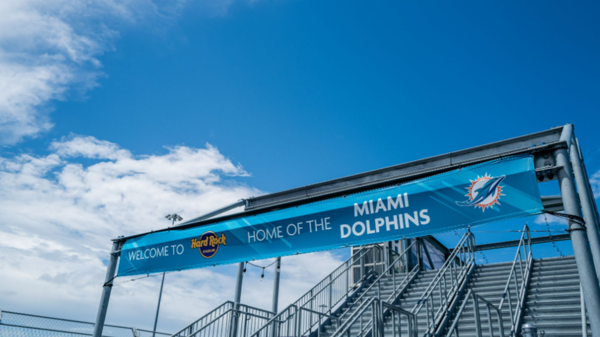 Hard Rock Stadium introduces new park & ride and transportation options for Dolphins fans – WSVN 7News | Miami News, Weather, Sports | Fort Lauderdale