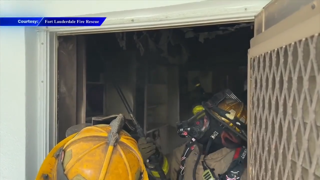 Fire crews extinguish apartment fire in Fort Lauderdale; no injuries